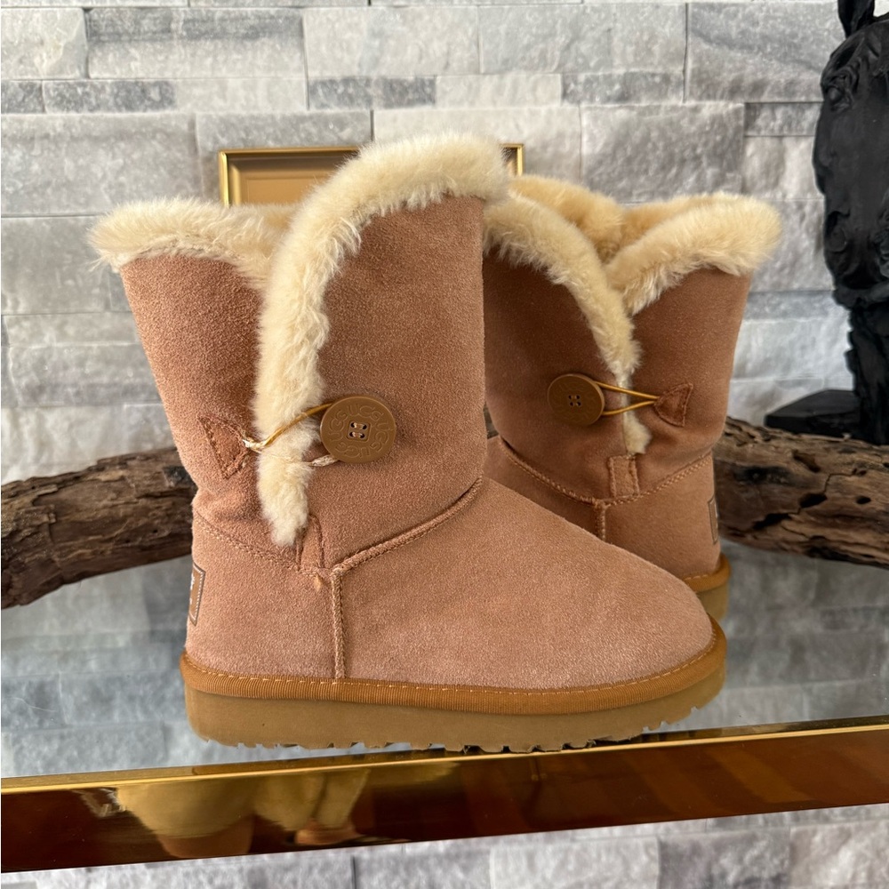 Cozy UGG  Tan Suede Boots with Faux Fur Lining